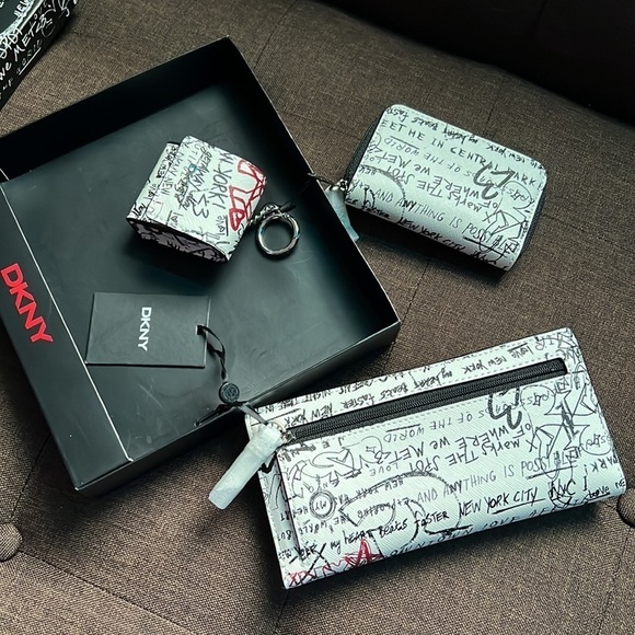 Dkny Gia 3-1 Wallet Gift Set - Picture 4 of 7